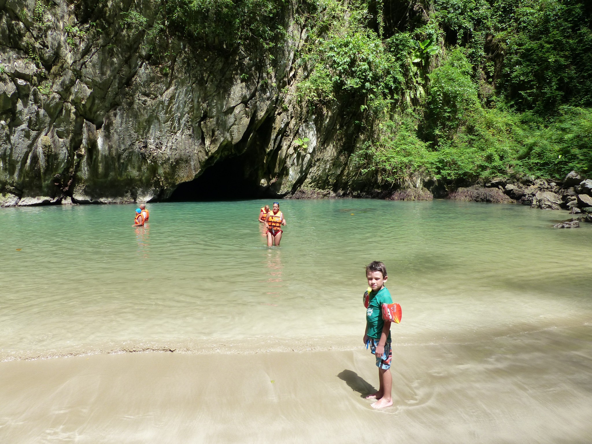 Snorkeling in Koh Lanta marine park with small children