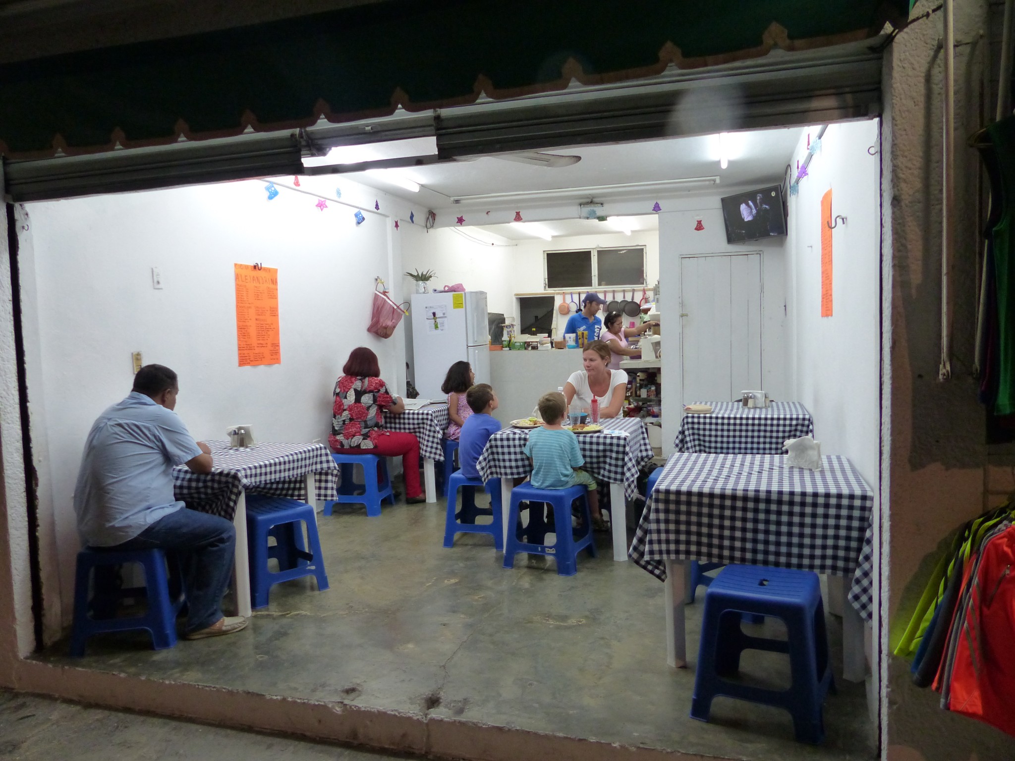 Our favourite local restaurant in San Miguel, Cozumel and how we ended up eating budget food at a fancy restaurant